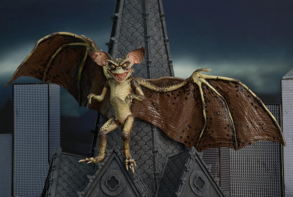 Gremlins 2: The New Batch Bat Gremlin Deluxe Action Figure Gallery Image 3