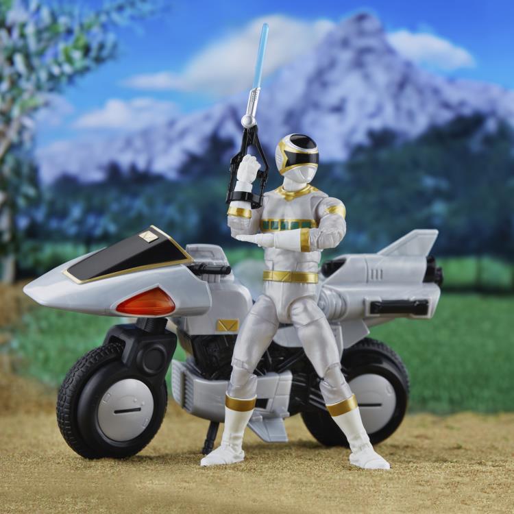 Power Rangers In Space Lightning Collection Deluxe Silver Ranger and Silver Cycle Gallery Image 3