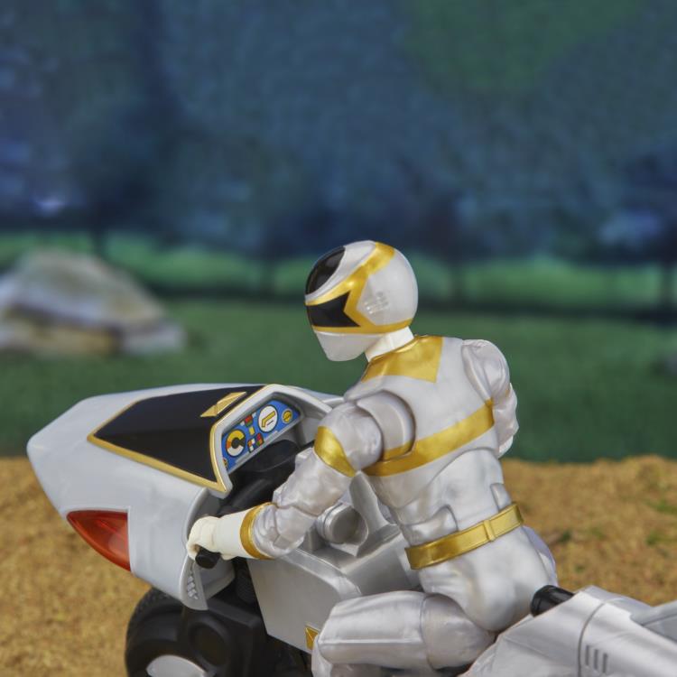 Power Rangers In Space Lightning Collection Deluxe Silver Ranger and Silver Cycle Gallery Image 10