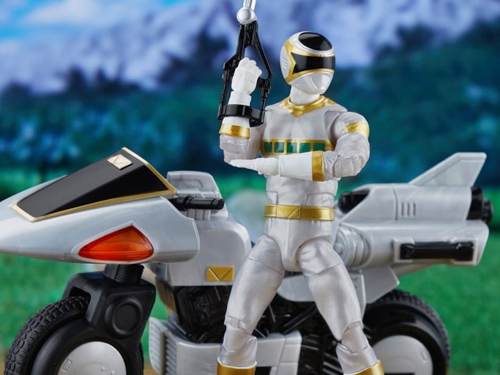 Power Rangers In Space Lightning Collection Deluxe Silver Ranger and Silver Cycle Gallery Image 1
