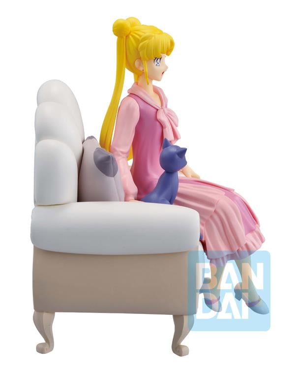 Sailor Moon Cosmos Ichibansho Usagi & Luna (Antique Style) Figure Gallery Image 6