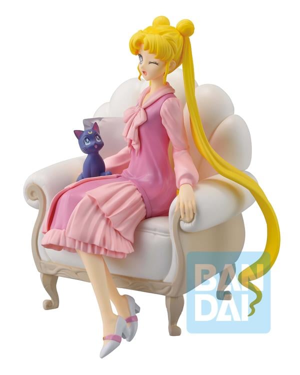 Sailor Moon Cosmos Ichibansho Usagi & Luna (Antique Style) Figure Gallery Image 5
