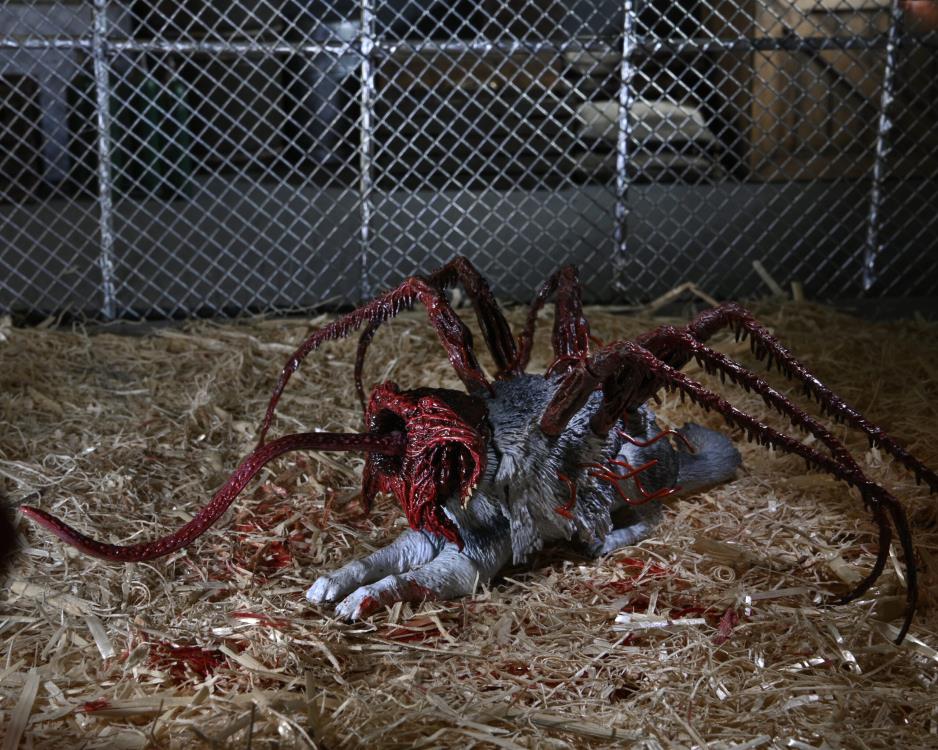 The Thing Ultimate Dog Creature Set Gallery Image 11