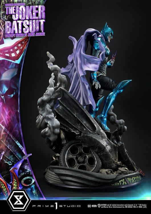 Batman Museum Masterline The Joker Batsuit (Jorge Jimenez Concept) 1/3 Scale Statue (With Bonus) Gallery Image 4
