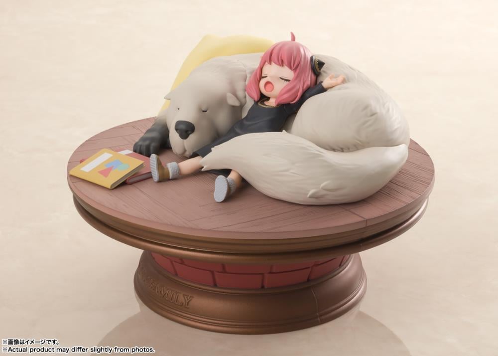Spy x Family FiguartsZERO Anya Forger & Bond Forger (Mission Complete) Gallery Image 6