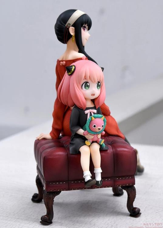 Spy x Family Anya and Yor Forger 1/7 Scale Figure Gallery Image 5