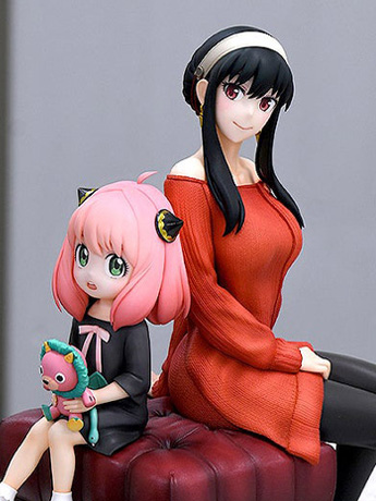 Spy x Family Anya and Yor Forger 1/7 Scale Figure Gallery Image 2