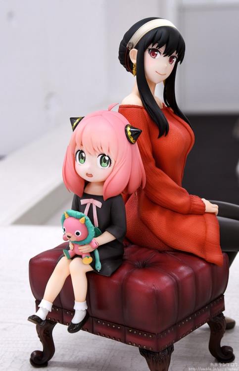 Spy x Family Anya and Yor Forger 1/7 Scale Figure Gallery Image 4