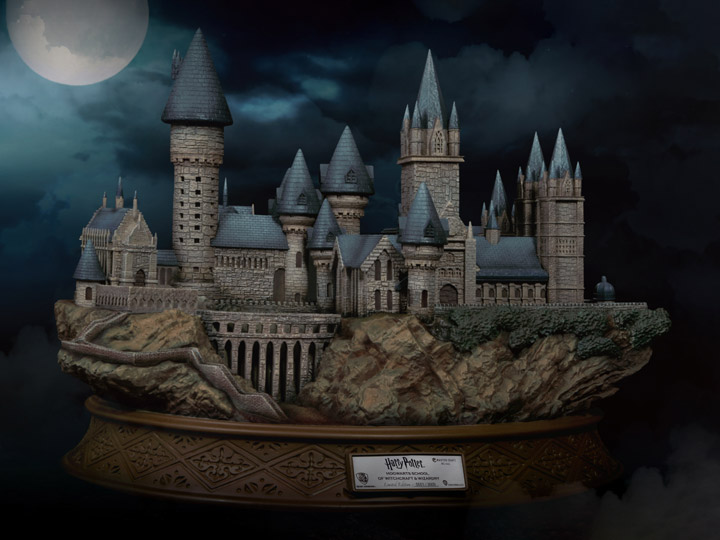 Harry Potter Master Craft MC-043 Hogwarts Castle Limited Edition Statue Gallery Image 1
