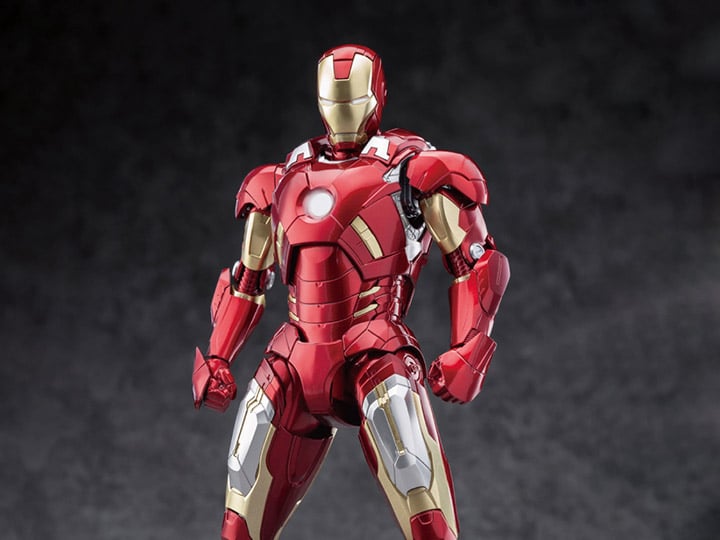 The Avengers Iron Man Mark VII 1/9 Scale Model Kit Gallery Image 1