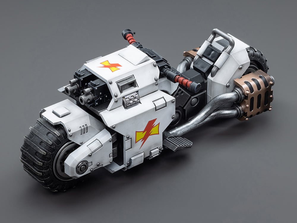 Warhammer 40k White Scars Raider-Pattern Combat Bike 1/18 Scale Vehicle Gallery Image 1