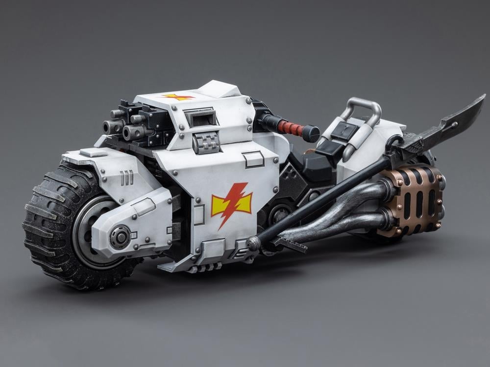 Warhammer 40k White Scars Raider-Pattern Combat Bike 1/18 Scale Vehicle Gallery Image 3