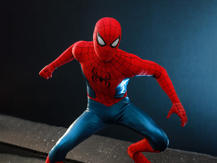 Spider-Man: No Way Home MMS679 Spider-Man (New Red and Blue Suit) 1/6th Scale Collectible Figure Gallery Image 1