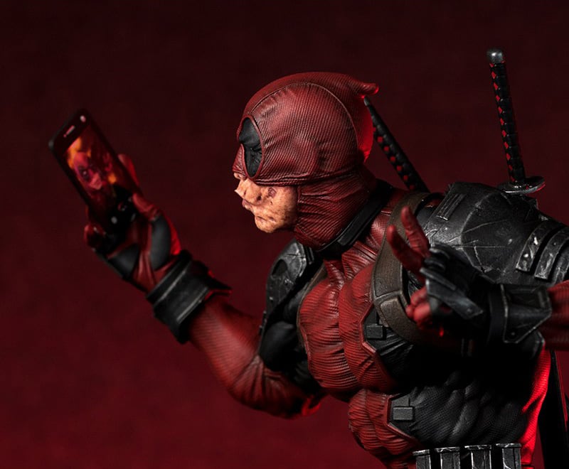 Marvel Deadpool 1/6 Scale Limited Edition Statue Gallery Image 9
