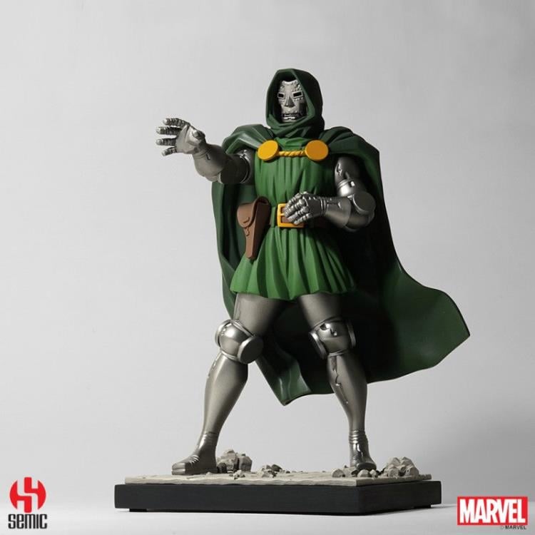Marvel Comics Dr. Doom 1/8 Scale Limited Edition Statue Gallery Image 3