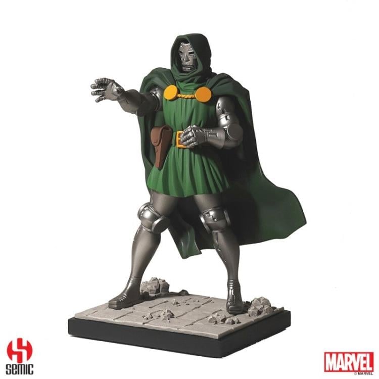 Marvel Comics Dr. Doom 1/8 Scale Limited Edition Statue Gallery Image 9