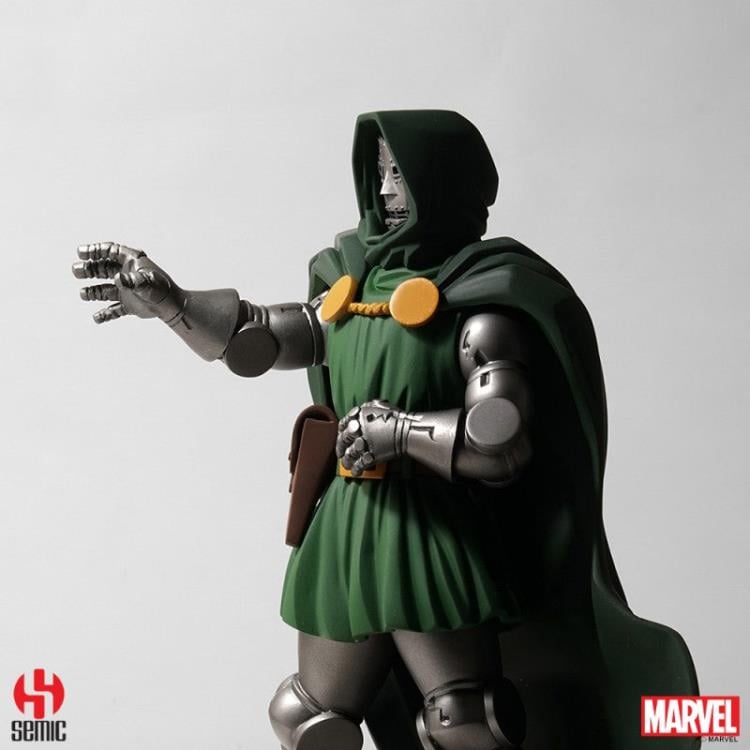 Marvel Comics Dr. Doom 1/8 Scale Limited Edition Statue Gallery Image 6
