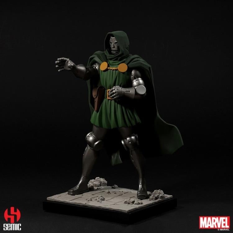 Marvel Comics Dr. Doom 1/8 Scale Limited Edition Statue Gallery Image 10