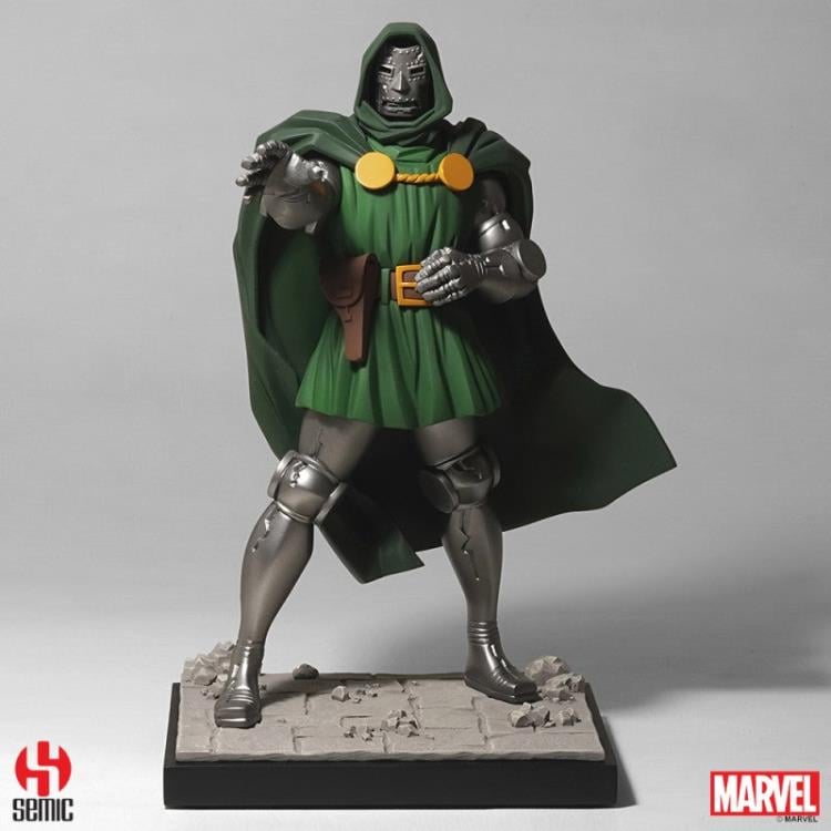 Marvel Comics Dr. Doom 1/8 Scale Limited Edition Statue Gallery Image 4
