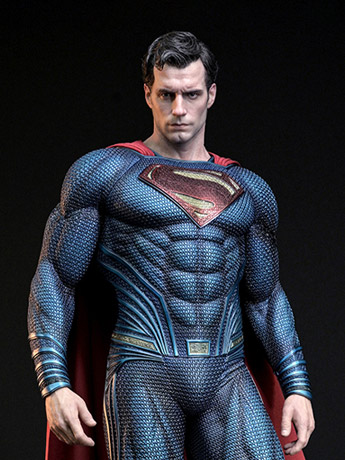 Justice League Hyperreal Platinum Superman (Blue Suit) 1/3 Scale Statue Gallery Image 2