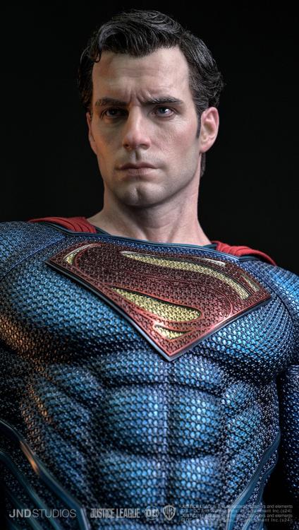 Justice League Hyperreal Platinum Superman (Blue Suit) 1/3 Scale Statue Gallery Image 10