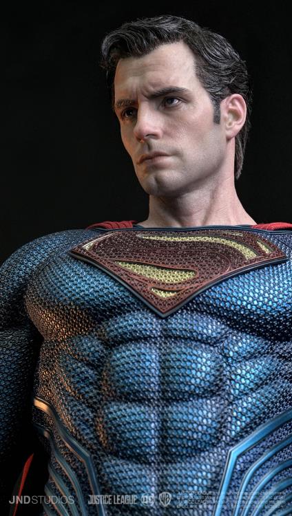 Justice League Hyperreal Platinum Superman (Blue Suit) 1/3 Scale Statue Gallery Image 9