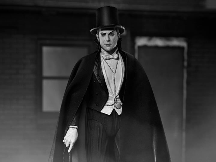 Universal Monsters Ultimate Dracula (Carfax Abbey) Figure Gallery Image 1