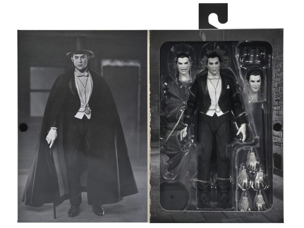 Universal Monsters Ultimate Dracula (Carfax Abbey) Figure Gallery Image 17