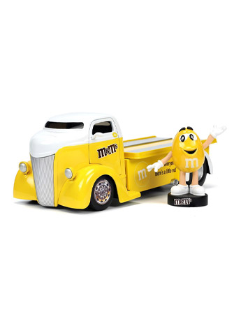 M&M's Hollywood Rides Diecast Yellow M&M & 1/24 Scale 1947 Ford COE Flatbed Gallery Image 2