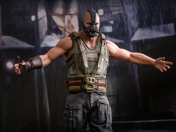 The Dark Knight Trilogy MMS689 Bane 1/6th Scale Collectible Figure Gallery Image 1