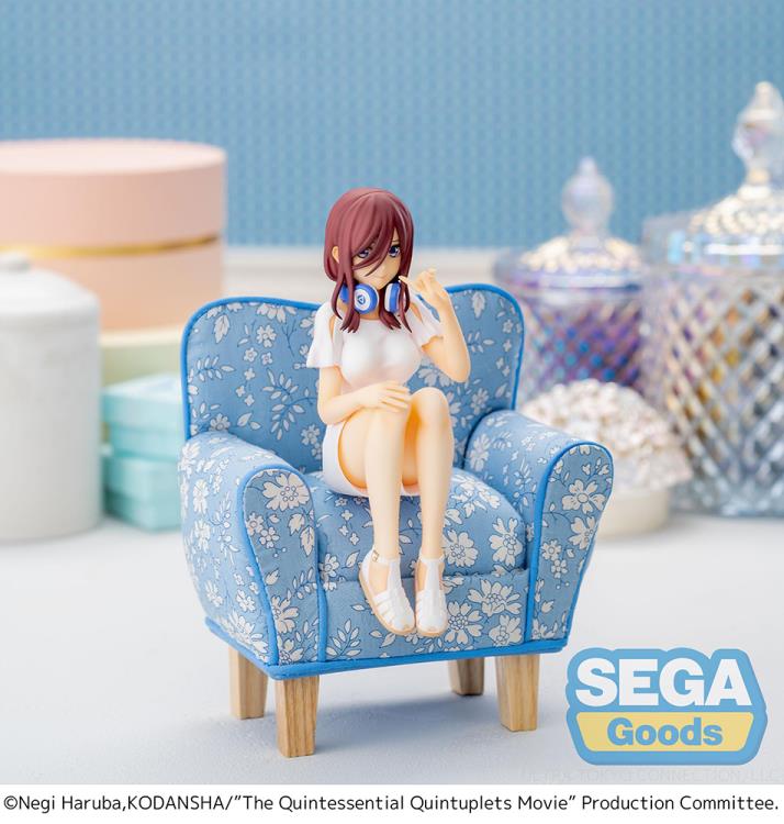 The Quintessential Quintuplets Miku Nakano Premium Perching Figure Gallery Image 3