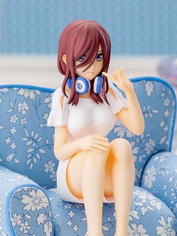 The Quintessential Quintuplets Miku Nakano Premium Perching Figure Gallery Image 2