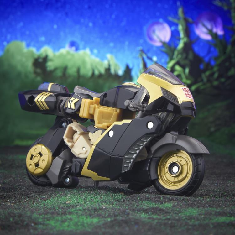 Transformers: Legacy Evolution Deluxe Prowl Gallery Image 9