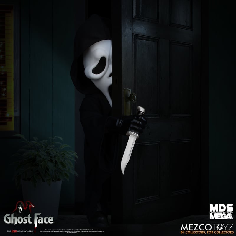 Ghost Face Mezco Designer Series Mega Scale Figure Gallery Image 7