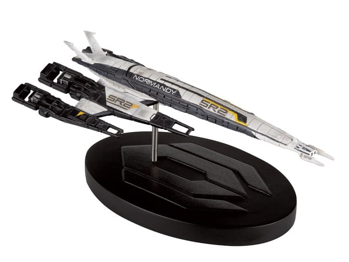 Mass Effect Cerberus Normandy SR-2 Replica Gallery Image 1
