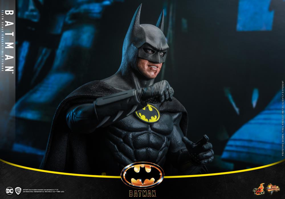 Batman (1989) MMS692 Batman 1/6th Scale Collectible Figure Gallery Image 7