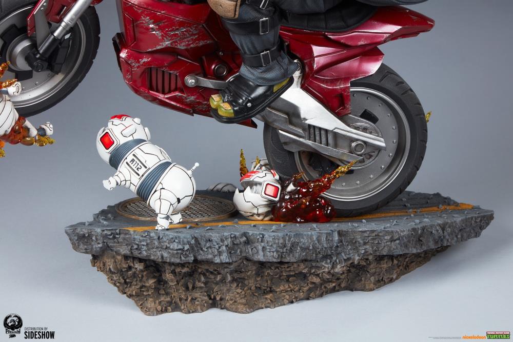 Teenage Mutant Ninja Turtles: The Last Ronin Michelangelo on Bike 1/4 Scale Limited Edition Statue Gallery Image 9