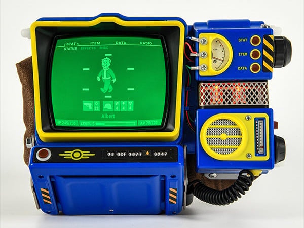 Fallout 76 Pip-Boy (Vault Tec Ver.) Limited Edition BBTS Shared Exclusive Replica Gallery Image 3