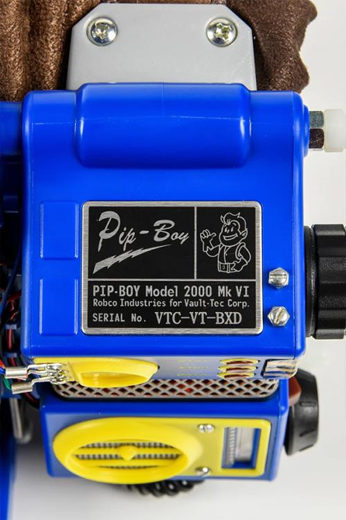 Fallout 76 Pip-Boy (Vault Tec Ver.) Limited Edition BBTS Shared Exclusive Replica Gallery Image 10