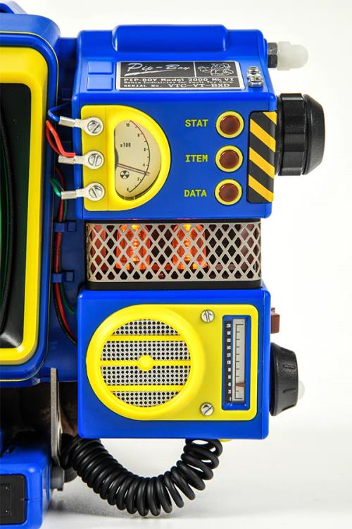 Fallout 76 Pip-Boy (Vault Tec Ver.) Limited Edition BBTS Shared Exclusive Replica Gallery Image 8