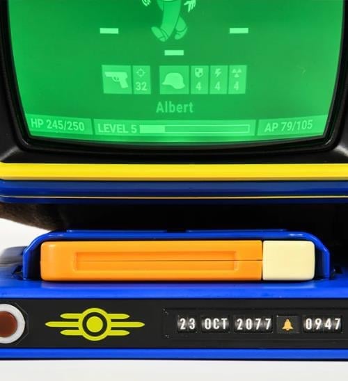 Fallout 76 Pip-Boy (Vault Tec Ver.) Limited Edition BBTS Shared Exclusive Replica Gallery Image 11