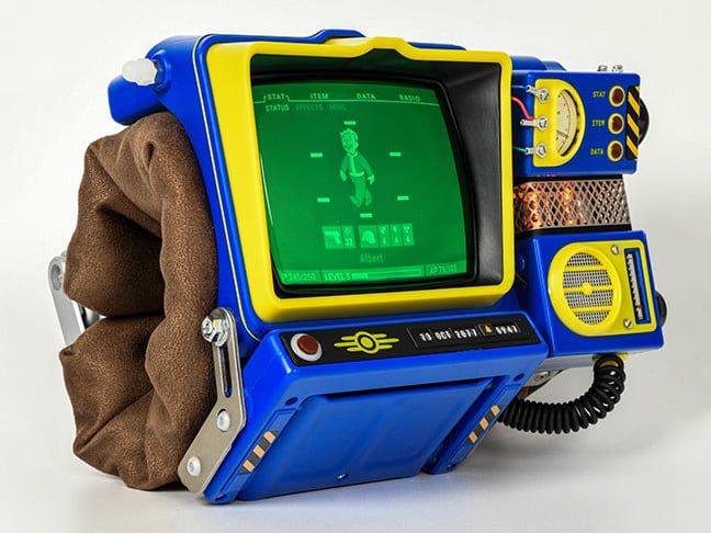 Fallout 76 Pip-Boy (Vault Tec Ver.) Limited Edition BBTS Shared Exclusive Replica Gallery Image 5