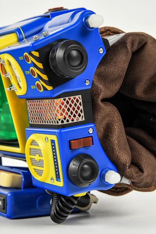 Fallout 76 Pip-Boy (Vault Tec Ver.) Limited Edition BBTS Shared Exclusive Replica Gallery Image 9