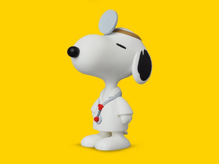Peanuts Ultra Detail Figure No.722 Doctor Snoopy Gallery Image 1