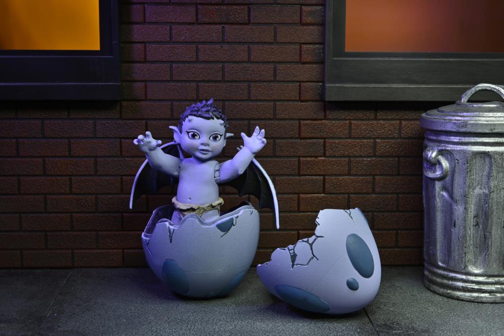 Disney's Gargoyles Ultimate Angela Action Figure Gallery Image 11