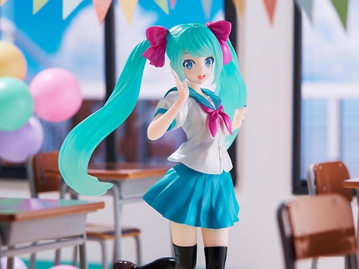 Vocaloid Luminasta Hatsune Miku (16th Anniversary KEI Ver.) Figure Gallery Image 1