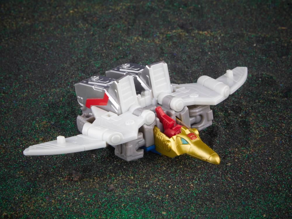 Transformers: Legacy Evolution Core Dinobot Swoop Gallery Image 7