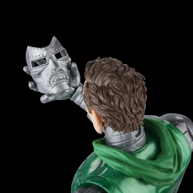 The Avengers 60th Anniversary Marvel Legends Captain Marvel vs. Doctor Doom Action Figure Two-Pack Gallery Image 12