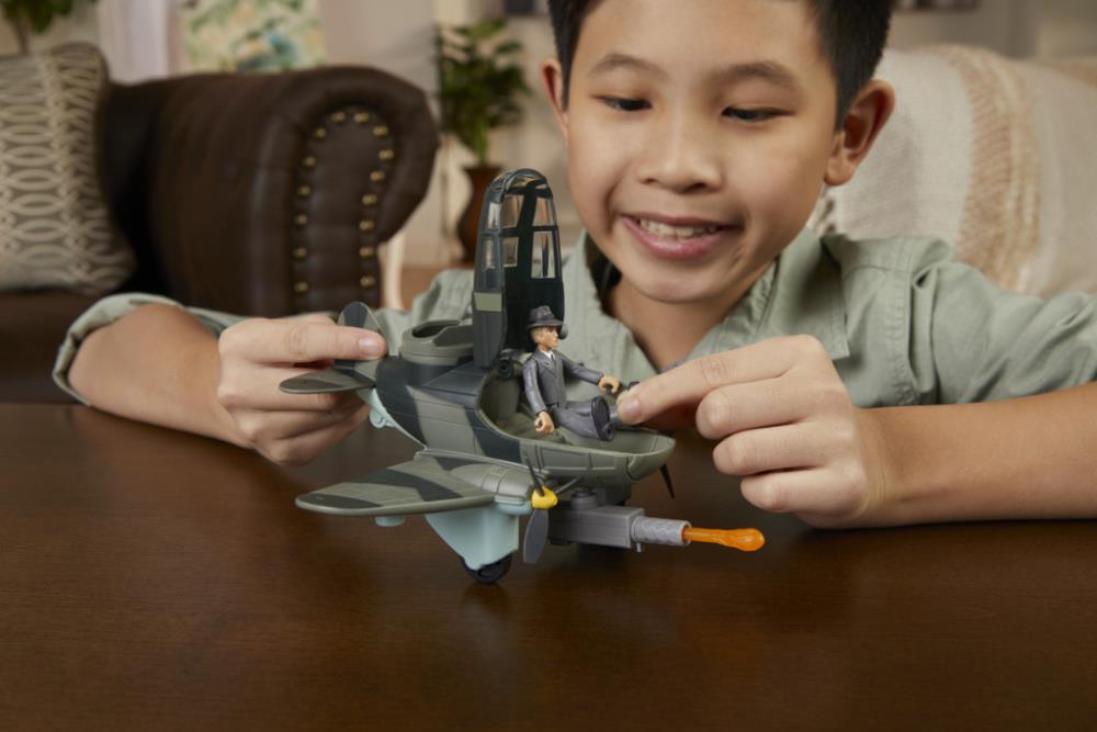 Indiana Jones Worlds of Adventure Doctor Jürgen Voller with Plane Action Figure Set Gallery Image 22