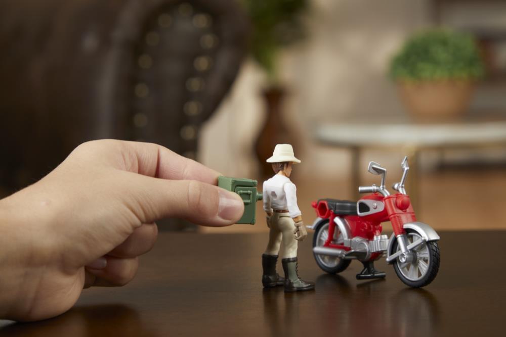 Indiana Jones Worlds of Adventure Helena Shaw with Motorcycle Action Figure Set Gallery Image 18